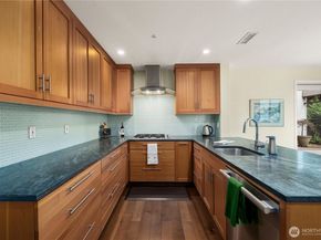 11122 NE 41st Drive 31, Kirkland WA 98033