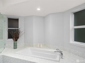 11122 NE 41st Drive 31, Kirkland WA 98033