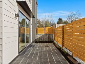 2562 30th Avenue W, Seattle WA 98199