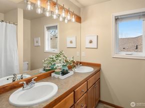 818 S 36th Place, Renton WA 98055