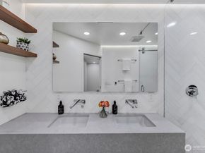 8402 SE 53rd Place, Mercer Island WA 98040