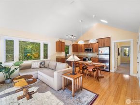 18464 47th Place NE, Lake Forest Park WA 98155