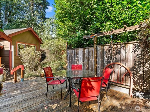 18464 47th Place NE, Lake Forest Park WA 98155
