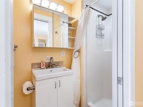 18464 47th Place NE, Lake Forest Park WA 98155