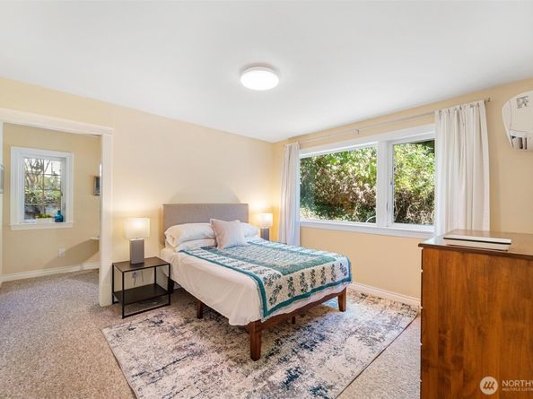 18464 47th Place NE, Lake Forest Park WA 98155
