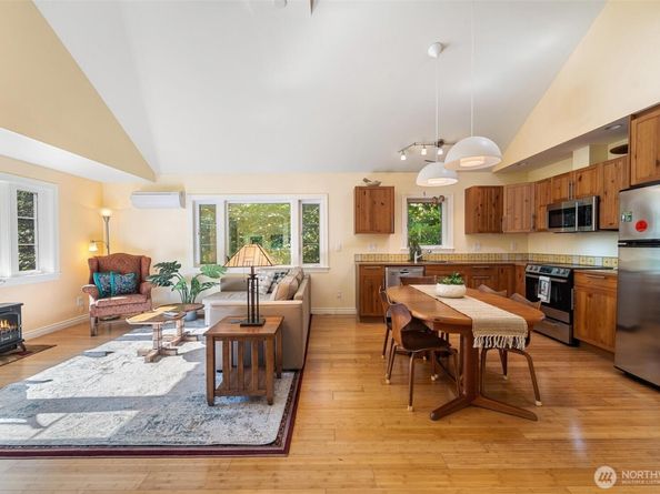 18464 47th Place NE, Lake Forest Park WA 98155