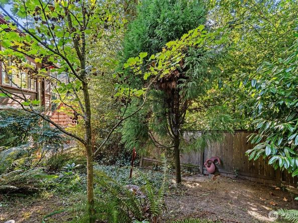 18464 47th Place NE, Lake Forest Park WA 98155