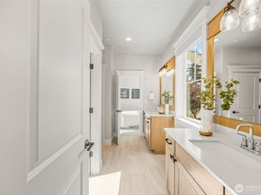 5207 Isola Place NW, Issaquah WA 98027