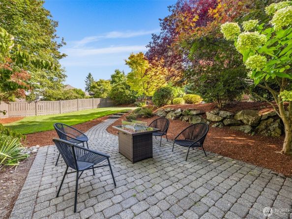 5207 Isola Place NW, Issaquah WA 98027
