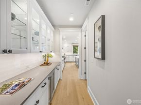 5207 Isola Place NW, Issaquah WA 98027