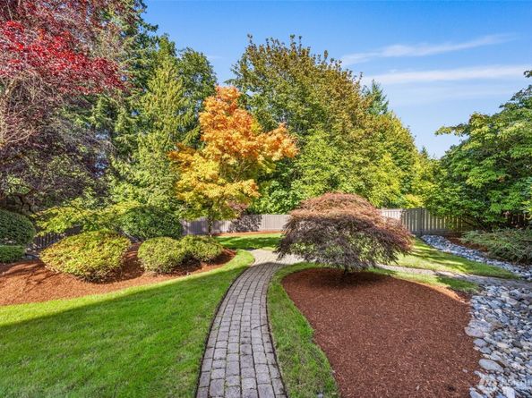 5207 Isola Place NW, Issaquah WA 98027