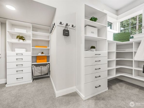 5207 Isola Place NW, Issaquah WA 98027