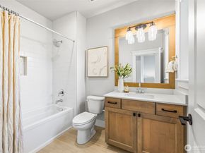 5207 Isola Place NW, Issaquah WA 98027