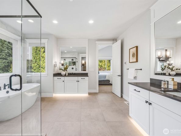 5207 Isola Place NW, Issaquah WA 98027
