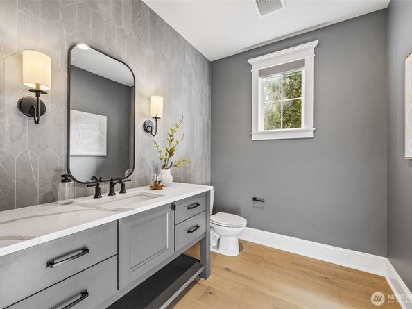 5207 Isola Place NW, Issaquah WA 98027
