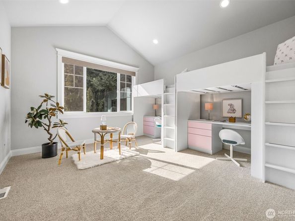 5207 Isola Place NW, Issaquah WA 98027