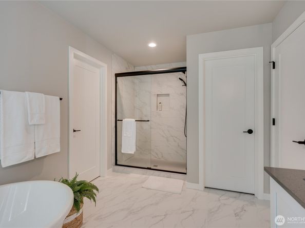 5830 186th Place SW, Lynnwood WA 98037