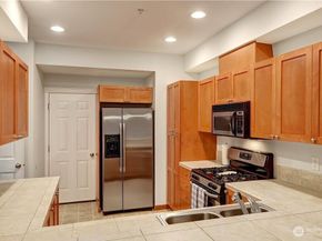 18502 W 36th Avenue D, Lynnwood WA 98037