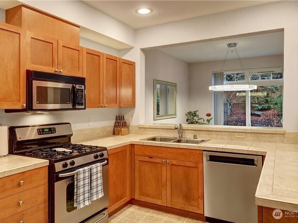 18502 W 36th Avenue D, Lynnwood WA 98037