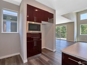 36508 SW 3rd Place Street 2, Federal Way WA 98023