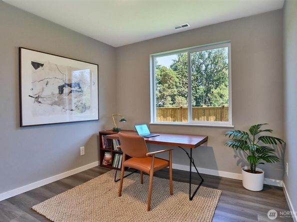 36508 SW 3rd Place Street 2, Federal Way WA 98023