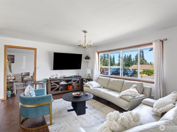 6204 224 Street SW, Mountlake Terrace WA 98043