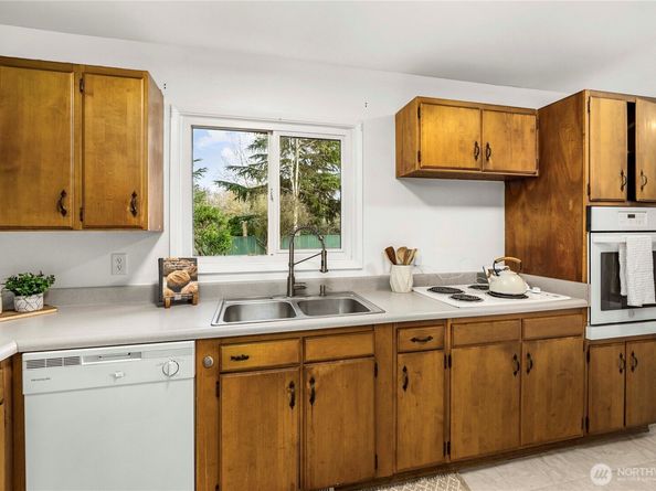 25740 20th Avenue S, Des Moines WA 98198