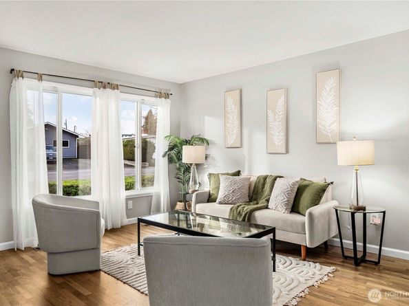 25740 20th Avenue S, Des Moines WA 98198