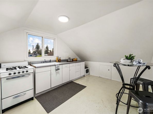 25740 20th Avenue S, Des Moines WA 98198