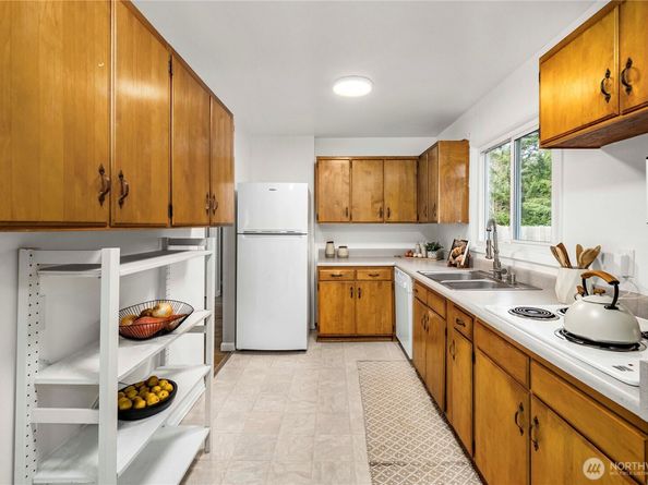 25740 20th Avenue S, Des Moines WA 98198