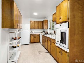 25740 20th Avenue S, Des Moines WA 98198