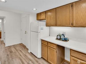 3941 226th Place SE 211, Issaquah WA 98029