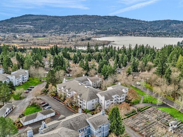 3941 226th Place SE 211, Issaquah WA 98029