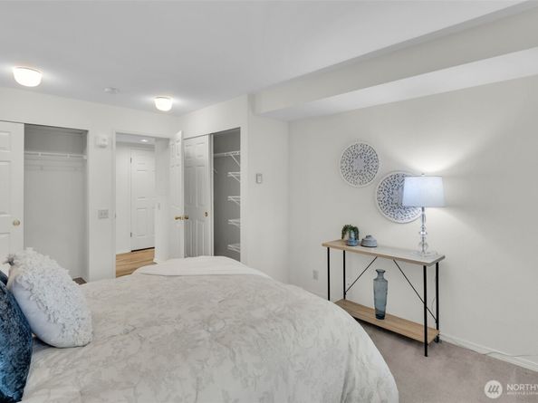 3941 226th Place SE 211, Issaquah WA 98029