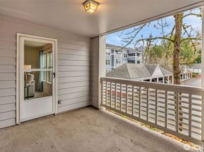 3941 226th Place SE 211, Issaquah WA 98029