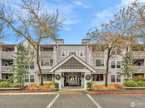 3941 226th Place SE 211, Issaquah WA 98029