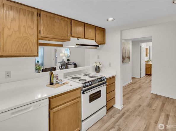 3941 226th Place SE 211, Issaquah WA 98029