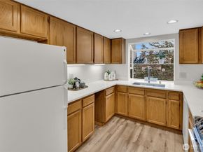 3941 226th Place SE 211, Issaquah WA 98029