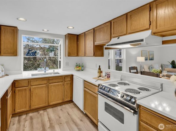 3941 226th Place SE 211, Issaquah WA 98029