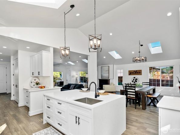 4902 241st Street SW, Lake Forest Park WA 98043