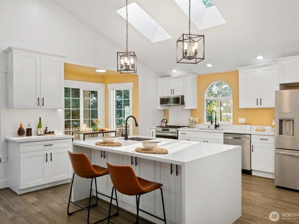 4902 241st Street SW, Lake Forest Park WA 98043