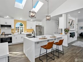 4902 241st Street SW, Lake Forest Park WA 98043