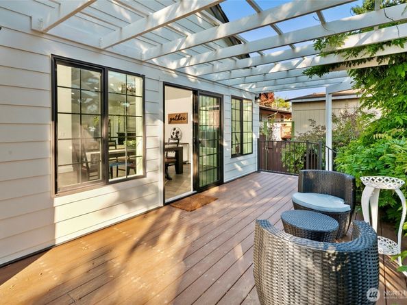 4902 241st Street SW, Lake Forest Park WA 98043