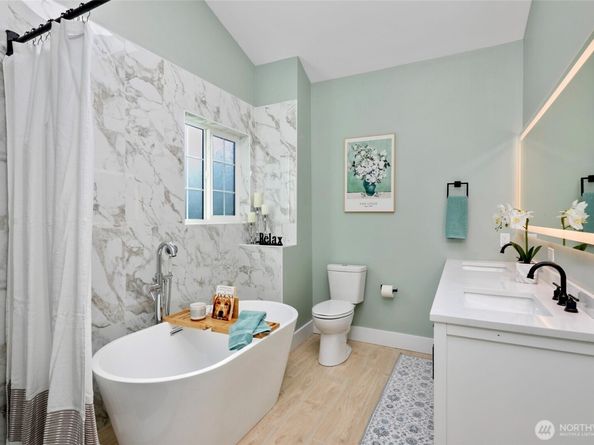 4902 241st Street SW, Lake Forest Park WA 98043