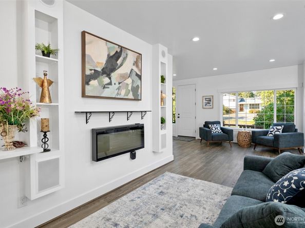 4902 241st Street SW, Lake Forest Park WA 98043