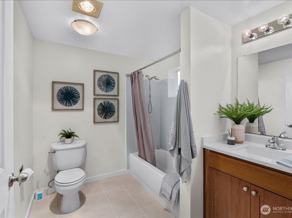 14206 NE 181st Place L102, Woodinville WA 98072