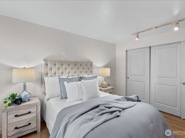 14206 NE 181st Place L102, Woodinville WA 98072