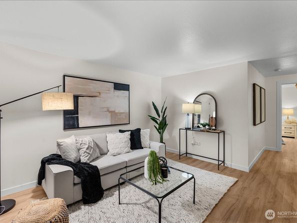 14206 NE 181st Place L102, Woodinville WA 98072