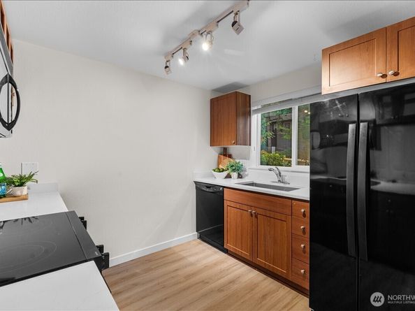 14206 NE 181st Place L102, Woodinville WA 98072