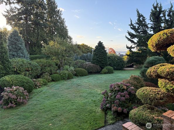 7315 51st Avenue NE, Seattle WA 98115